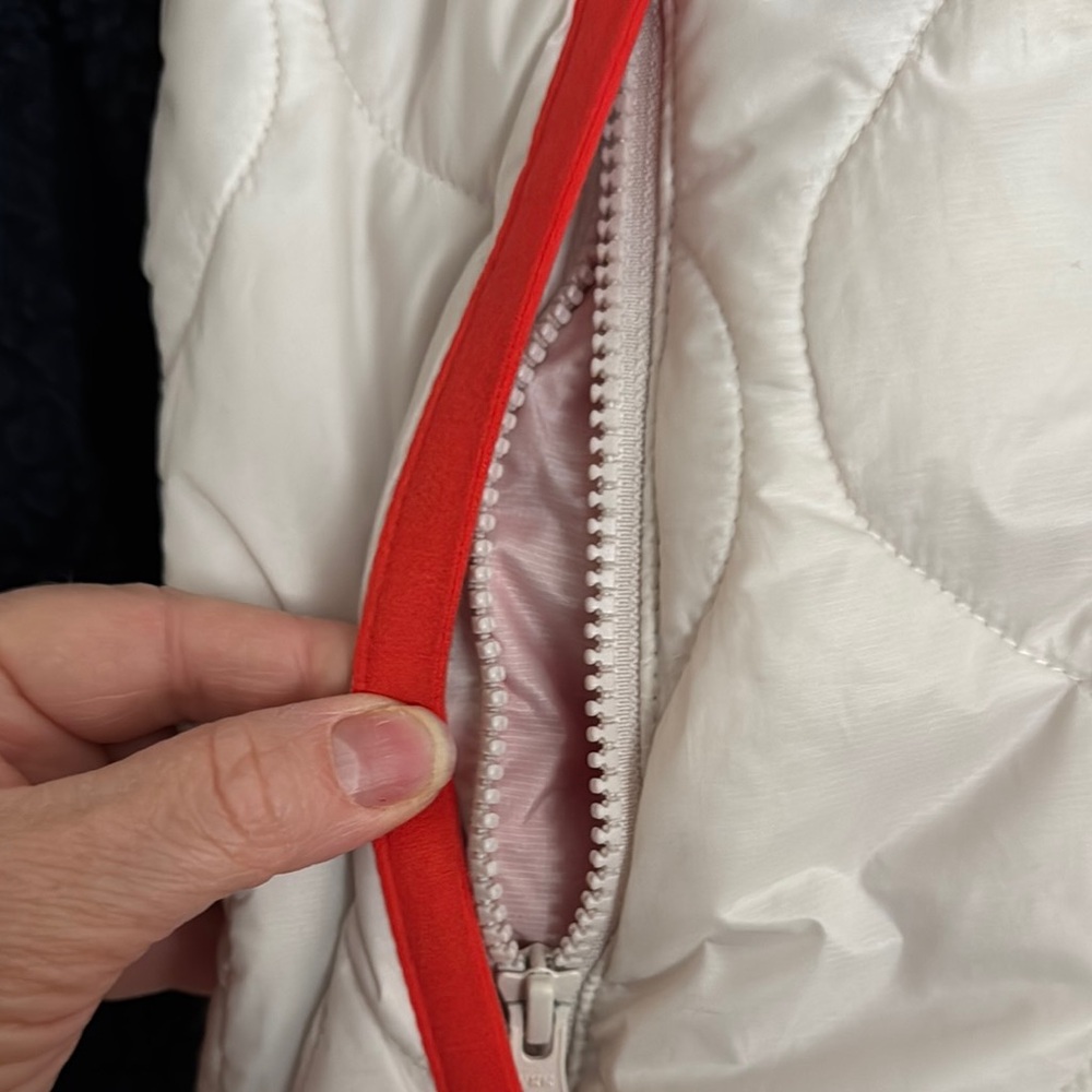Nike Black and Cream Puffer Jacket with Hood and Full-Length Zipper - Picture 5 of 10